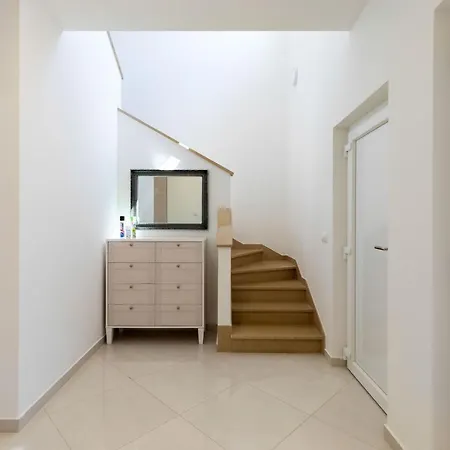 Villa Villas In *