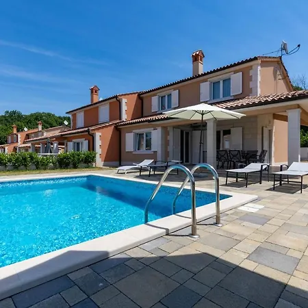 Villas In Villa Pula