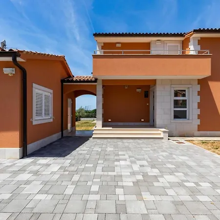 Villas In Villa Pula