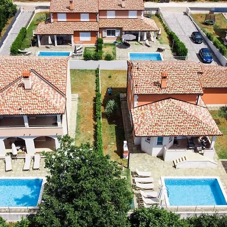 Villas In Pula