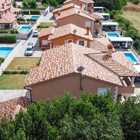 Villa Villas In Pula