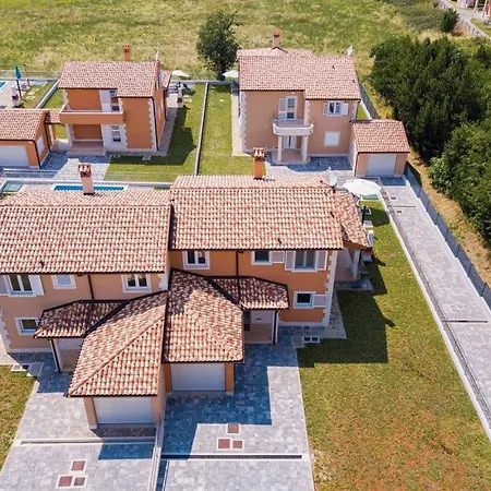 Villas In Villa Pula