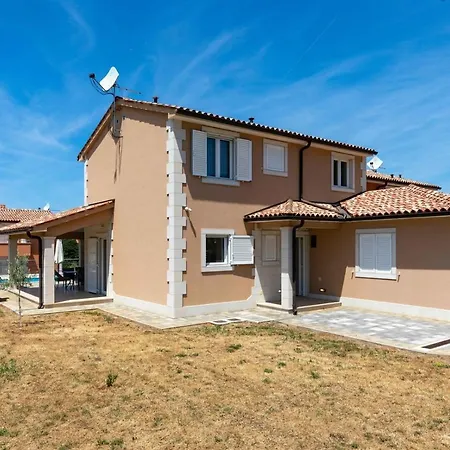 Villas In * Pula
