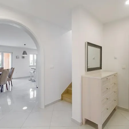 Villa Villas In *